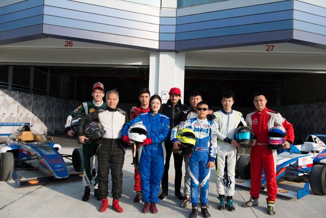 F1赛车赛事中国家队战胜对手成功转会