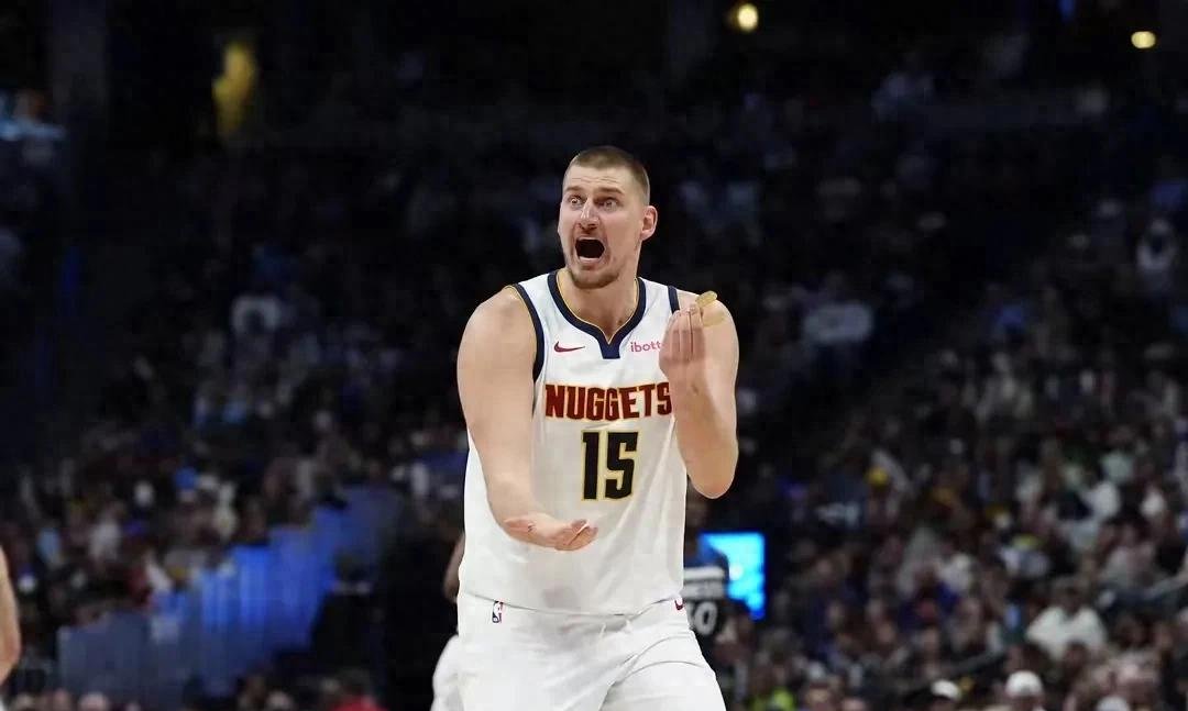 意大利男篮横扫灰熊，布克送出助攻的简单介绍