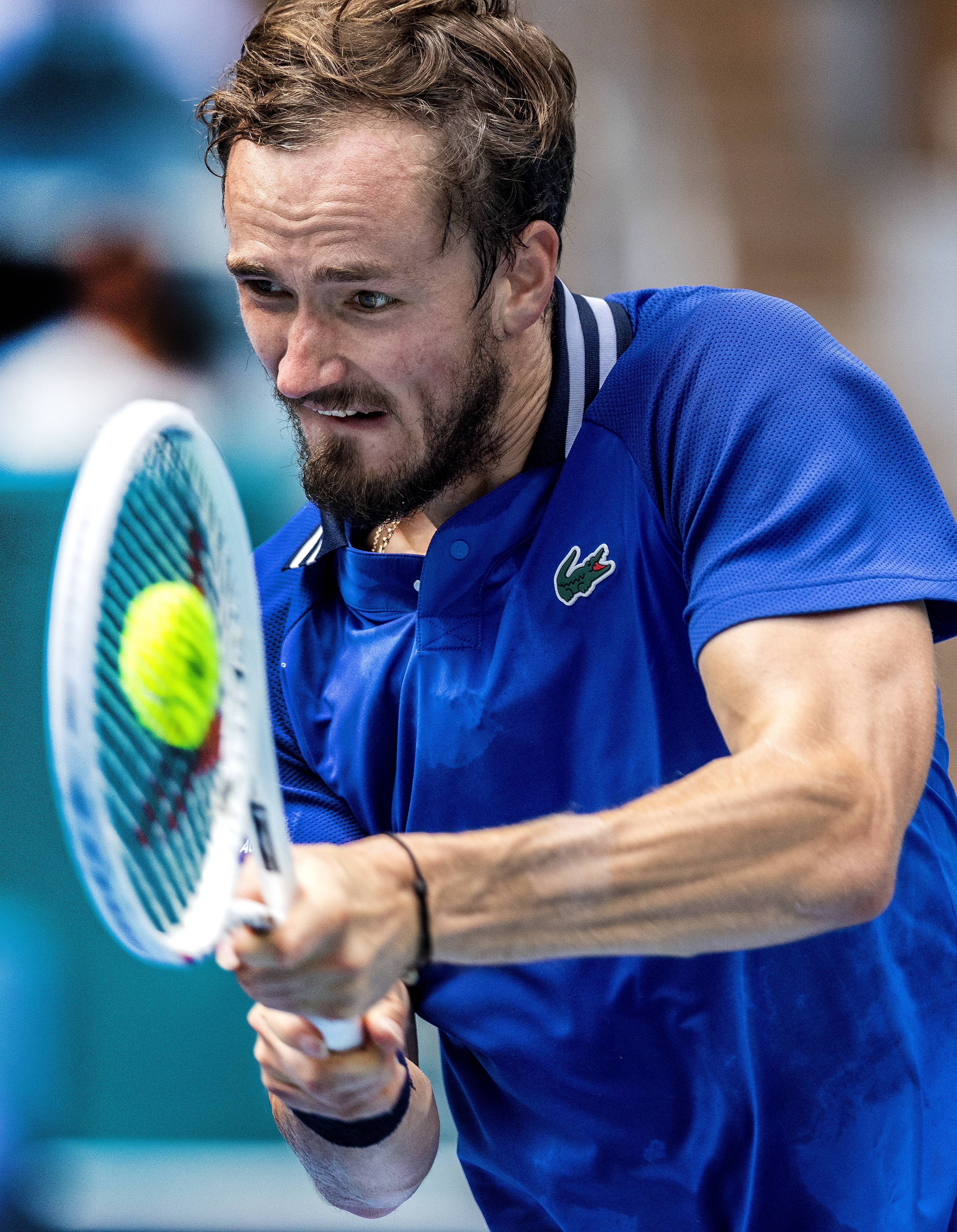 关于意大利网球队险胜澳大利亚网球队，梅德韦杰夫高光表现的信息