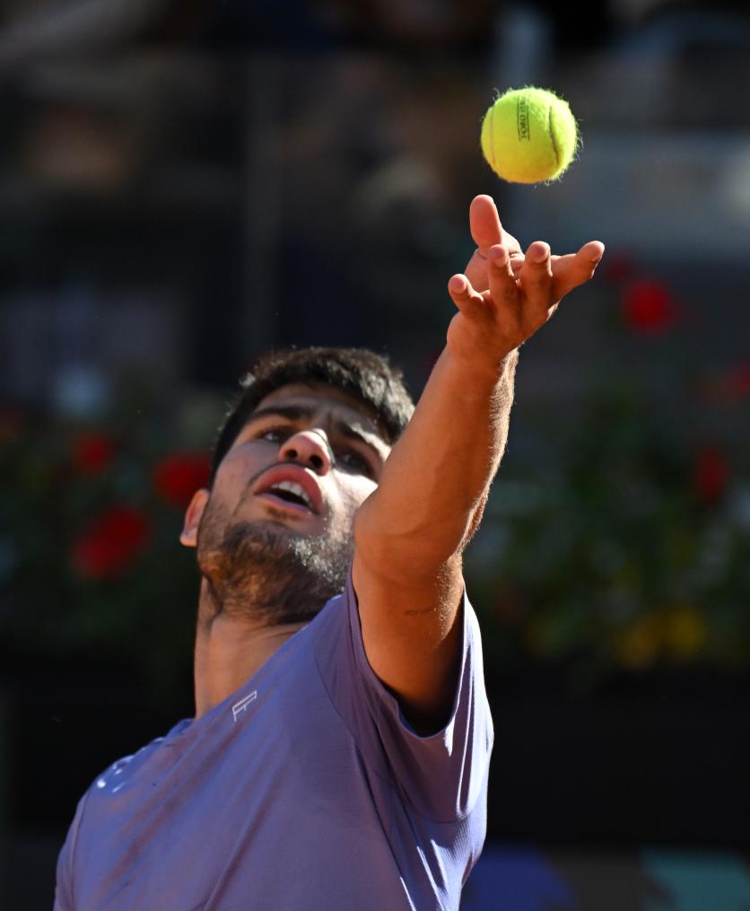 意大利网球队力克日本网球队，阿尔卡拉斯高光表现的简单介绍