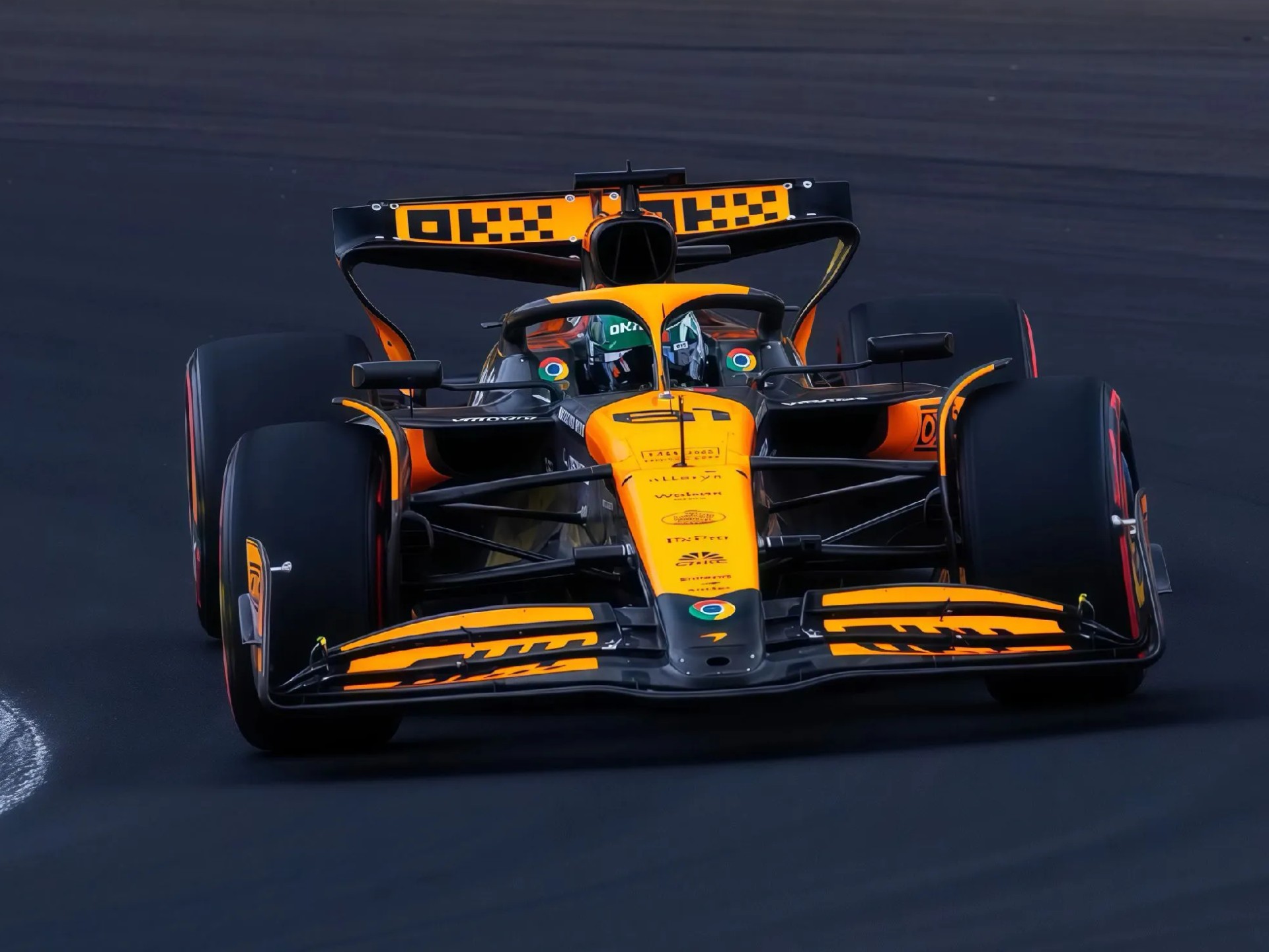 包含迈凯伦逆转索伯车队，皮亚斯特里统治全场的词条