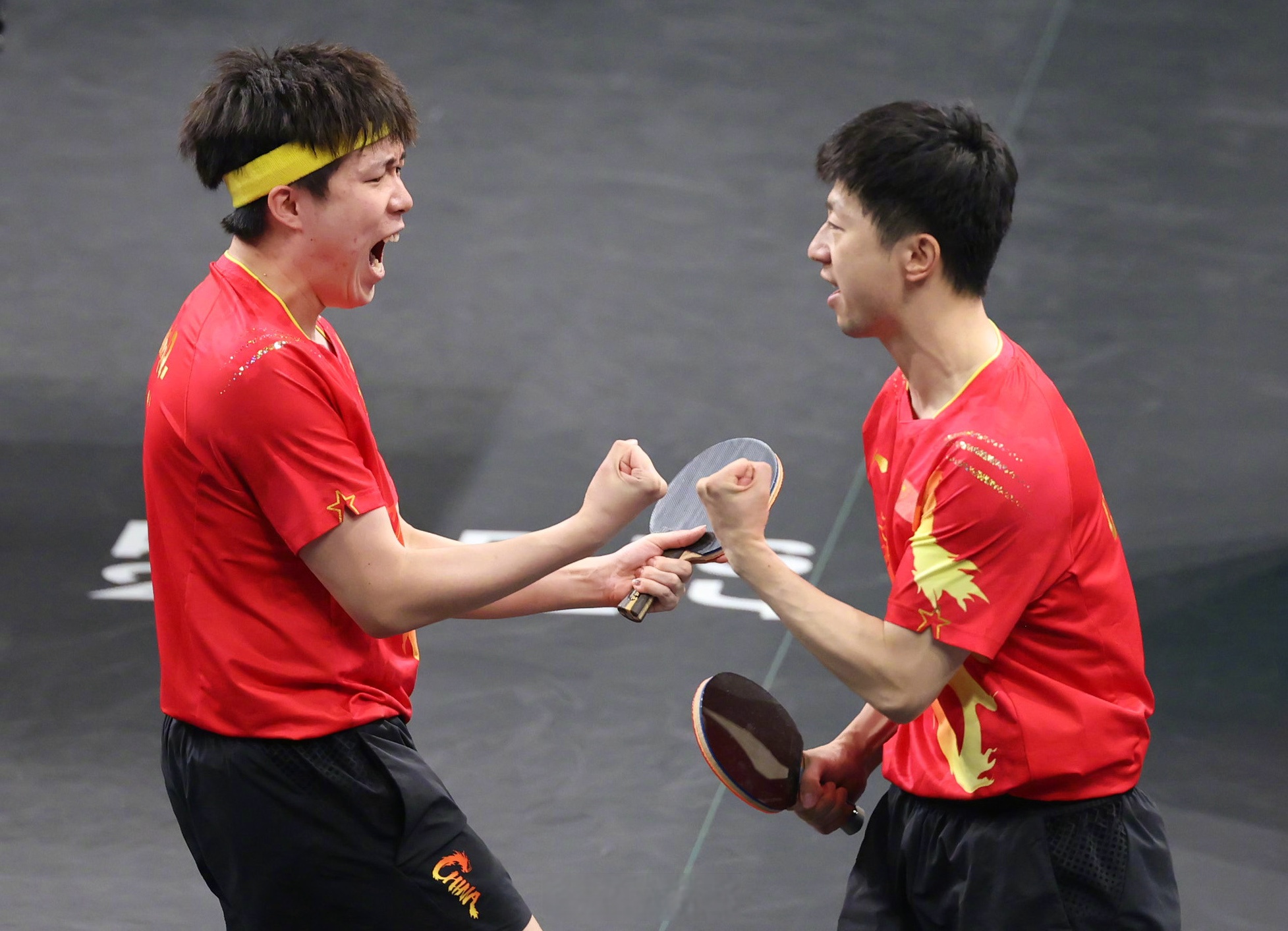 中国队险胜法国队，马龙统治全场