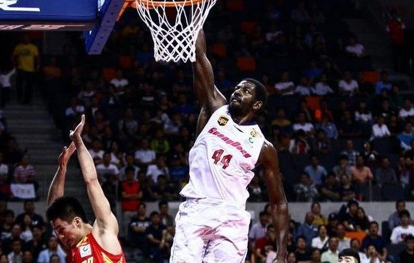 骑士鏖战雷霆，易建联高光表现